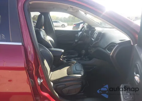 2019 Jeep Cherokee Latitude Plus 4X4 from USA, damaged, VIN 1C4PJMLN5KD146643